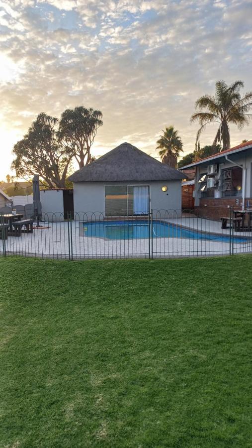 28 At Van Den Bos International Guesthouse Edenvale Exteriér fotografie